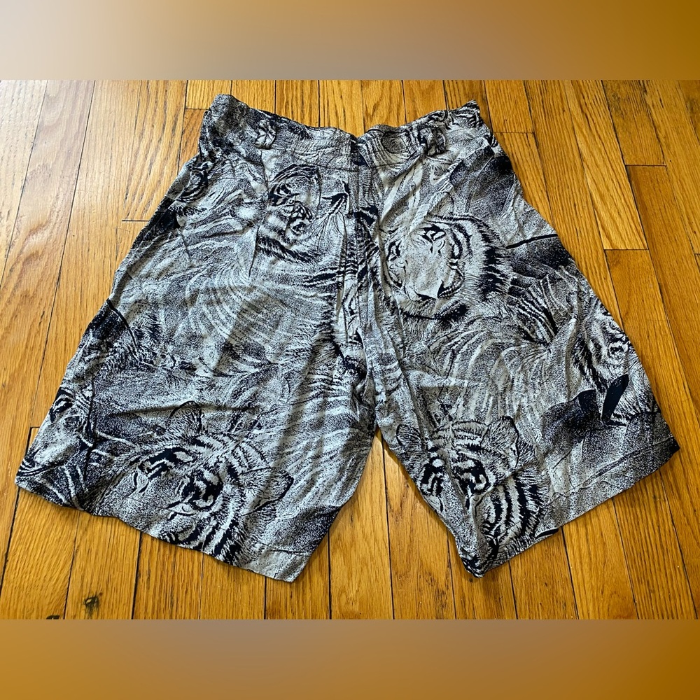 Vintage Goouch: Fun tiger shorts!🐅 - Picture 2 of 7